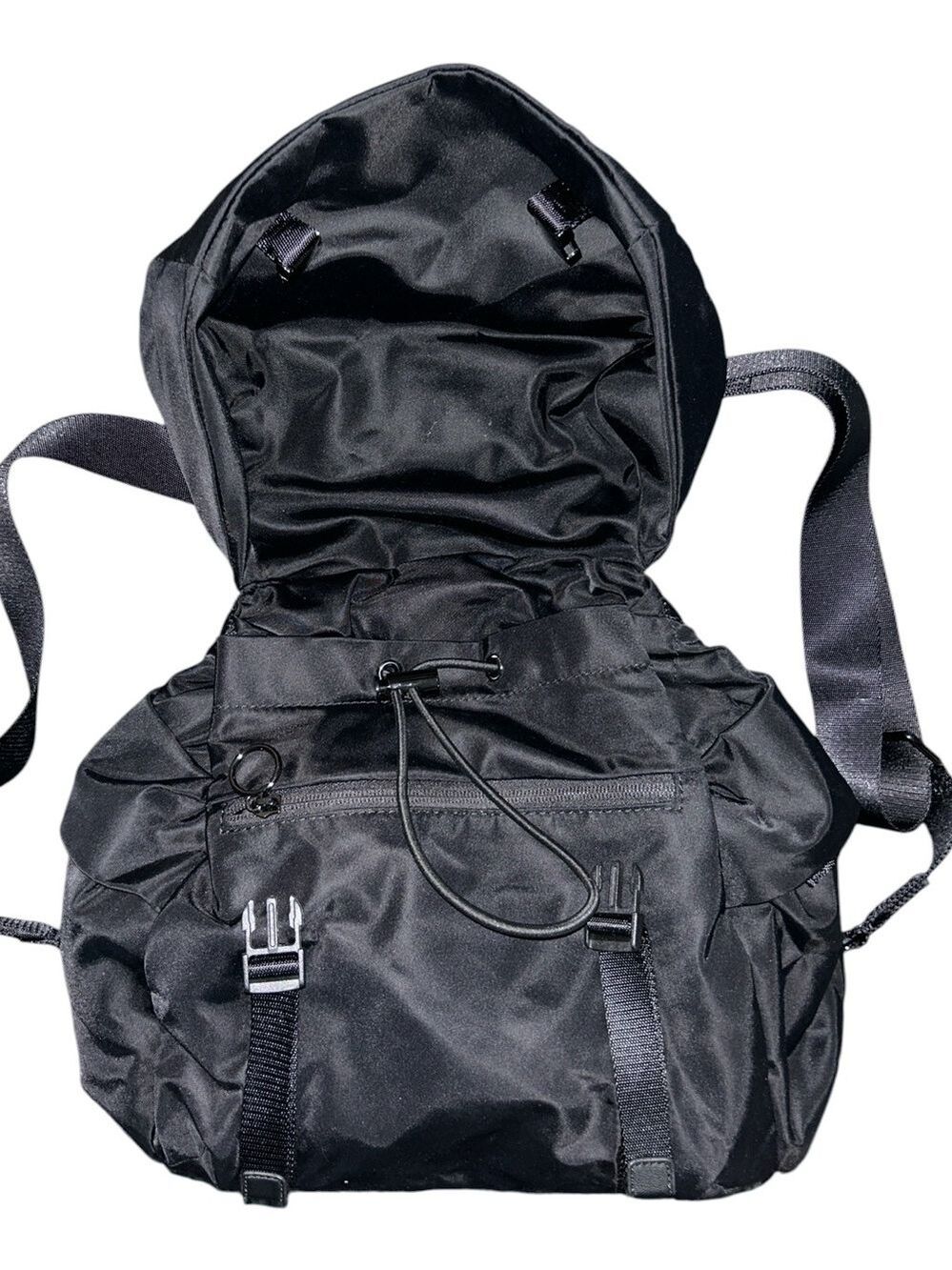 Lululemon Back to Me Bag 8.5L Convertible Backpack Crossbody in Black - Picture 8 of 11